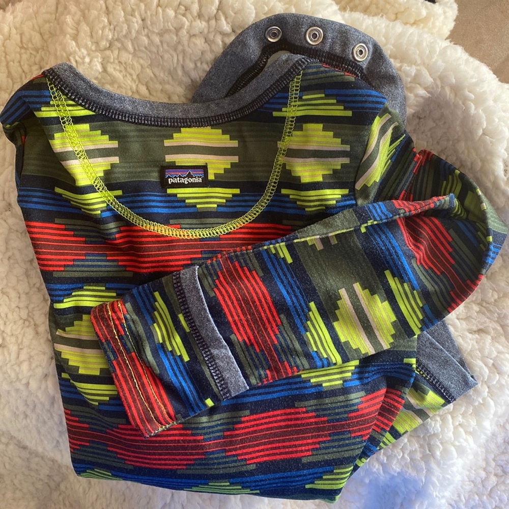 18-24 Months Patagonia long sleeve onesie and 2 pairs of matching pants.